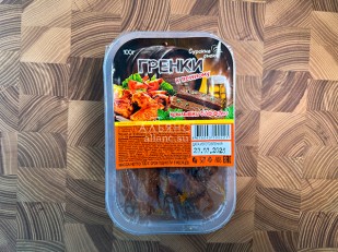 Камбала тушка: Сурские гренки Крылышки баффало (100 гр)